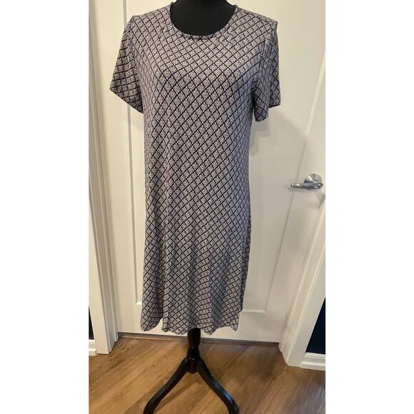 Old Navy Dresses & Skirts - Old Navy women's dress short sleeves floral overall design Large Midi style
